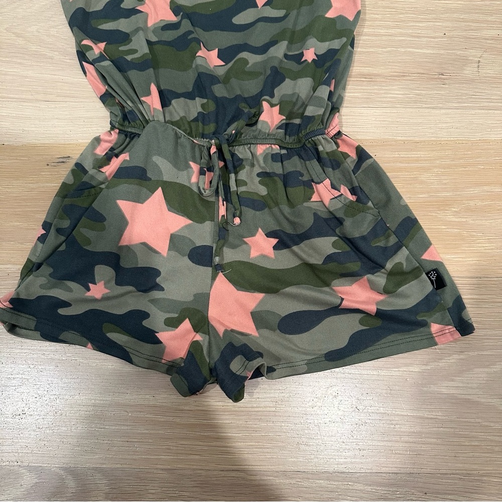 PIXIE LANE KIDS Sz 9/10 STAR/CAMOUFLAGE ONE PIECE ROMPER W DRAWSTRING GREAT COND - Picture 3 of 9